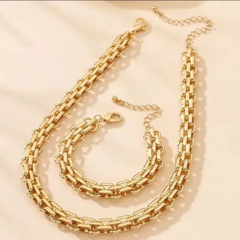 Bold Chunky Gold Chain Necklace & Bracelet Set - Picture 3 of 8